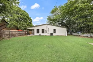 1005 Iowa St, Irving, TX 75060 - Photo 22