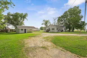 657 E Commerce St, Fairfield, TX 75840 - Photo 2