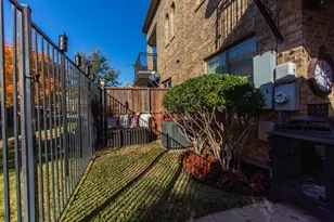 1605 Brook Glen Dr, Euless, TX 76039 - Photo 6