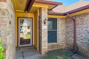 701 Daniels Dr, Crowley, TX 76036 - Photo 4