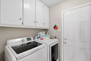 2413 Meadow Vw, Bedford, TX 76021 - Photo 16