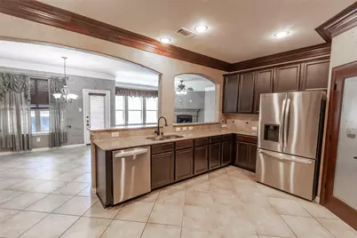 2931 Bandera, Grand Prairie, TX 75054 - Photo 14