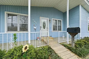 704 Abney St, Whitesboro, TX 76273 - Photo 4