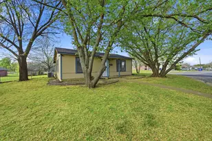 600 E South St, Whitesboro, TX 76273 - Photo 2