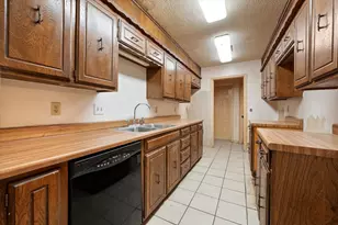 2229 Seville Ct, Dalworthington Gardens, TX 76013 - Photo 14