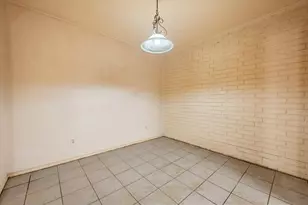 2229 Seville Ct, Dalworthington Gardens, TX 76013 - Photo 18