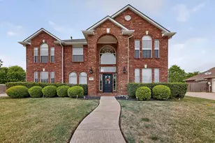 1012 Muscadine Vine St, Crowley, TX 76036 - Photo 2