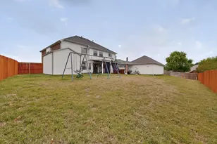 1012 Muscadine Vine St, Crowley, TX 76036 - Photo 32