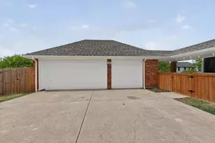 1012 Muscadine Vine St, Crowley, TX 76036 - Photo 34
