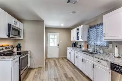 3217 Huron Trail, Lake Worth, TX 76135 - Photo 10