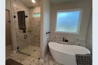 505 S Sky Court, Granbury, TX 76049 - Photo 10