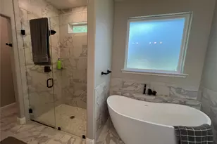 505 S Sky Ct, Granbury, TX 76049 - Photo 10