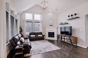 2805 Cole Castle Dr, Lewisville, TX 75056 - Photo 2