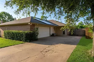 215 Mountainview Dr, Hurst, TX 76054 - Photo 2