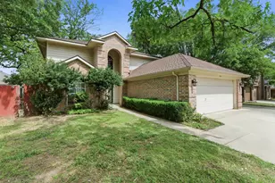 313 Georgian Oak Ct, Lake Dallas, TX 75065 - Photo 2