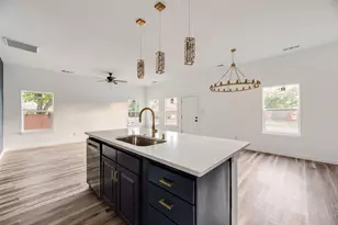 1014 Trinity St, Cleburne, TX 76031 - Photo 8