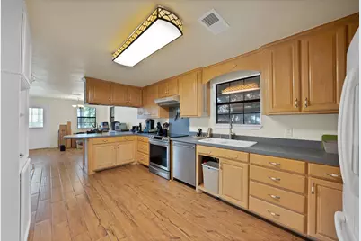 4514 Robin Court, Granbury, TX 76049 - Photo 4