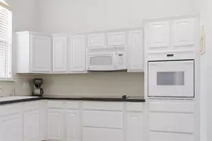 18737 Oakbrook Rd, Tyler, TX 75703 - Photo 10