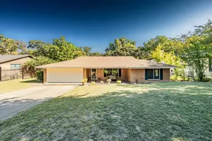 300 Shoreline Dr, Azle, TX 76020 - Photo 2