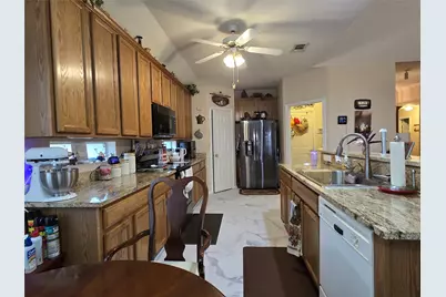 6013 Meadowglen Drive, Denton, TX 76226 - Photo 10