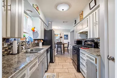 353 Brook Hollow Drive, DeSoto, TX 75115 - Photo 2