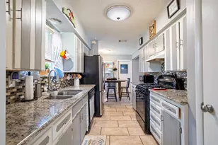 353 Brook Hollow Dr, DeSoto, TX 75115 - Photo 2