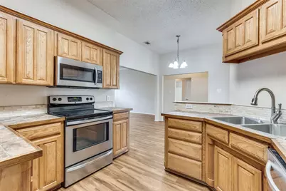 113 Saint James Court, Rhome, TX 76078 - Photo 12