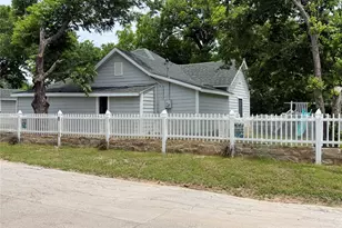 701 Olive St, Cleburne, TX 76031 - Photo 2