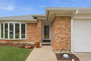 2317 Quail Ln, Grapevine, TX 76051 - Photo 2
