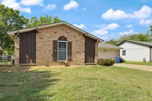 609 NW Lorna St, Burleson, TX 76028 - Photo 2