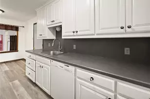 609 NW Lorna St, Burleson, TX 76028 - Photo 10