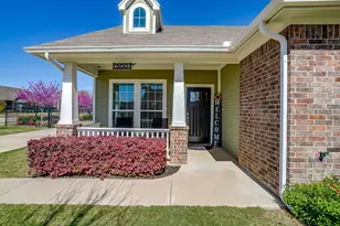 500 Heritage Trl, Burleson, TX 76028 - Photo 2