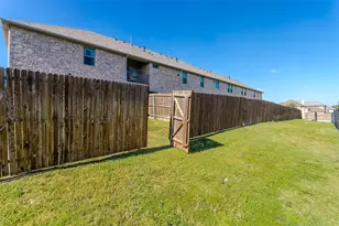 645 Hutchinson Dr, Lewisville, TX 75077 - Photo 14