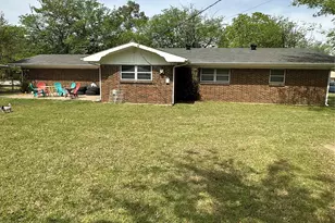 1207 Pebble Street St, Bowie, TX 76230 - Photo 12