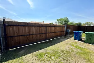 2610 Fallcreek Cir, Carrollton, TX 75006 - Photo 24