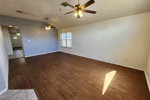 504 Ryan St, Saginaw, TX 76179 - Photo 2