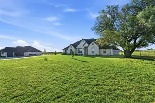 1016 Paradise Pkwy, Poolville, TX 76487 - Photo 4