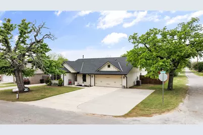 208 N Oak Lane, Tolar, TX 76476 - Photo 2