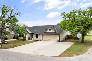 208 N Oak Ln, Tolar, TX 76476 - Photo 2
