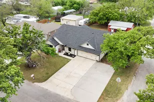 208 N Oak Ln, Tolar, TX 76476 - Photo 32