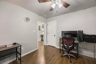 208 N Oak Ln, Tolar, TX 76476 - Photo 4