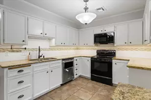 10014 Burgundy Dr, Woodway, TX 76712 - Photo 14