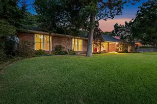 10014 Burgundy Dr, Woodway, TX 76712 - Photo 2