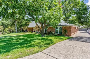 10014 Burgundy Dr, Woodway, TX 76712 - Photo 4