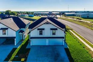 912 Cooksey Ct, Grandview, TX 76050 - Photo 4