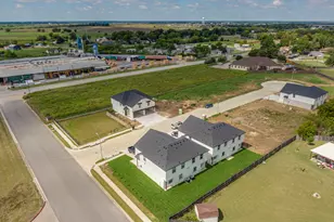 912 Cooksey Ct, Grandview, TX 76050 - Photo 12