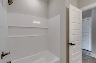 924 Cooksey Ct, Grandview, TX 76050 - Photo 20