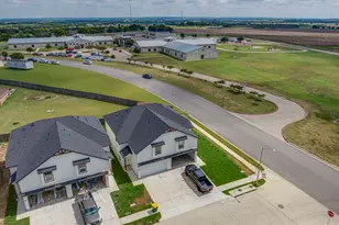 924 Cooksey Ct, Grandview, TX 76050 - Photo 10