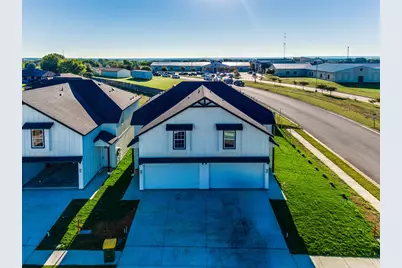 924 Cooksey Court #B, Grandview, TX 76050 - Photo 4