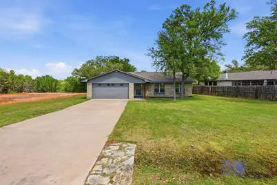 6106 Laredo Court, Granbury, TX 76049 - Photo 2